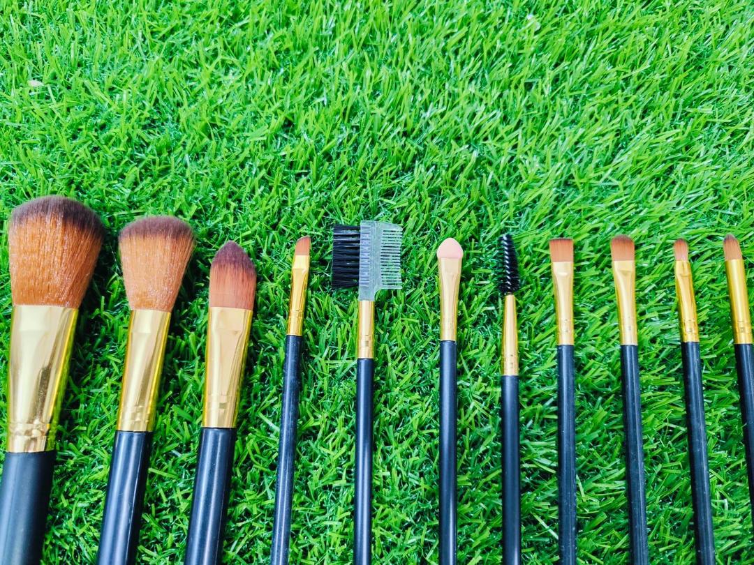 MAKE UP BRUSHES